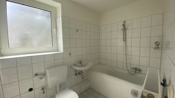 Frisch renovierte 4 Zi-Whg im EG + Balkon + Gäste-WC + Kellerraum in Brunsbüttel Otto Stöben GmbH