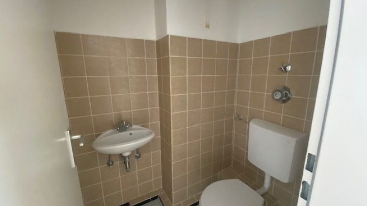 Frisch renovierte 4 Zi-Whg im EG + Balkon + Gäste-WC + Kellerraum in Brunsbüttel Otto Stöben GmbH
