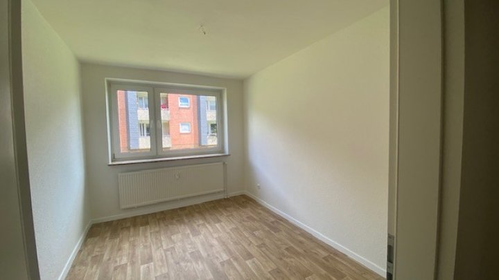 Frisch renovierte 4 Zi-Whg im EG + Balkon + Gäste-WC + Kellerraum in Brunsbüttel Otto Stöben GmbH