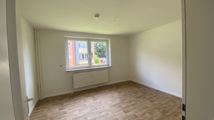 Frisch renovierte 4 Zi-Whg im EG + Balkon + Gäste-WC + Kellerraum in Brunsbüttel Otto Stöben GmbH