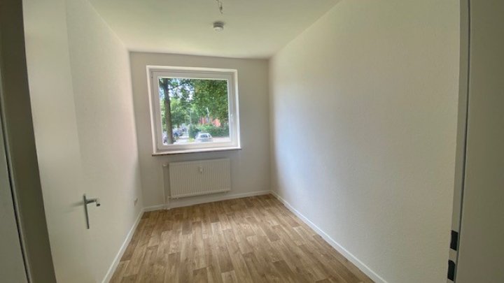 Frisch renovierte 4 Zi-Whg im EG + Balkon + Gäste-WC + Kellerraum in Brunsbüttel Otto Stöben GmbH