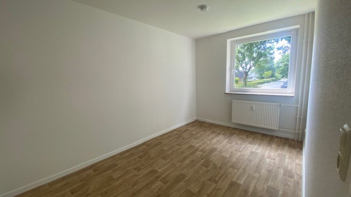 Frisch renovierte 4 Zi-Whg im EG + Balkon + Gäste-WC + Kellerraum in Brunsbüttel Otto Stöben GmbH