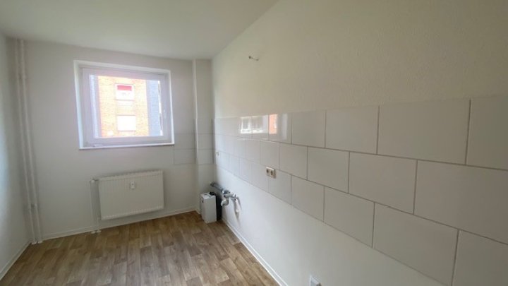 Frisch renovierte 4 Zi-Whg im EG + Balkon + Gäste-WC + Kellerraum in Brunsbüttel Otto Stöben GmbH