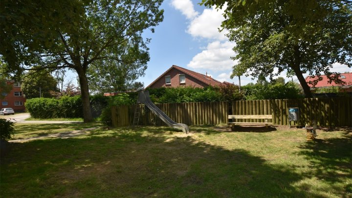 Komplett renovierte 2-Zimmer-Wohnung + Balkon + optional Garage, Brunsbüttel - OTTO STÖBEN GmbH