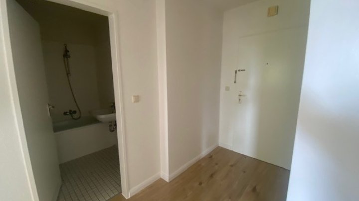 Frisch renovierte 2-Zimmer-Wohnung + Balkon + optional Garage, Brunsbüttel - OTTO STÖBEN GmbH