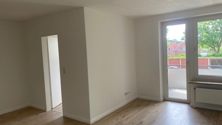 Frisch renovierte 2-Zimmer-Wohnung + Balkon + optional Garage, Brunsbüttel - OTTO STÖBEN GmbH