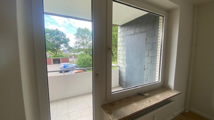 Frisch renovierte 2-Zimmer-Wohnung + Balkon + optional Garage, Brunsbüttel - OTTO STÖBEN GmbH