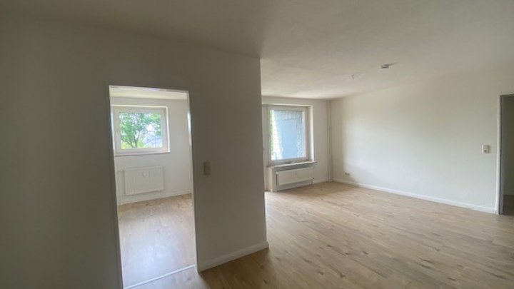 Frisch renovierte 2-Zimmer-Wohnung + Balkon + optional Garage, Brunsbüttel - OTTO STÖBEN GmbH