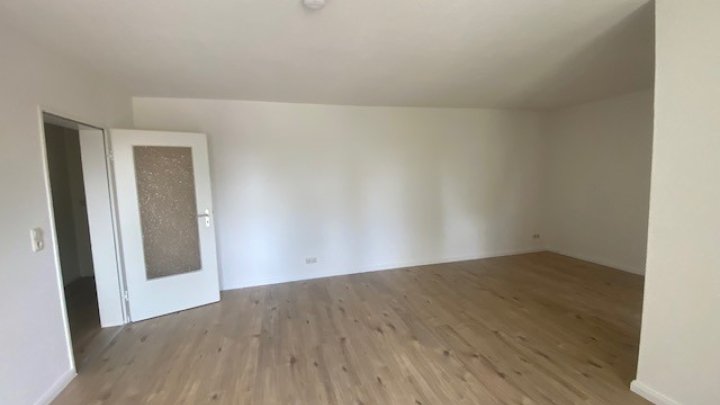 Frisch renovierte 2-Zimmer-Wohnung + Balkon + optional Garage, Brunsbüttel - OTTO STÖBEN GmbH