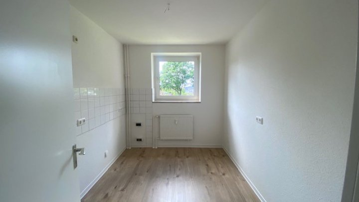 Frisch renovierte 2-Zimmer-Wohnung + Balkon + optional Garage, Brunsbüttel - OTTO STÖBEN GmbH