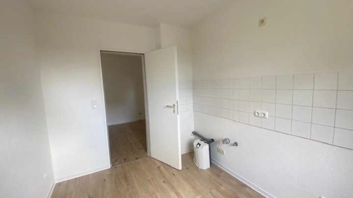 Frisch renovierte 2-Zimmer-Wohnung + Balkon + optional Garage, Brunsbüttel - OTTO STÖBEN GmbH