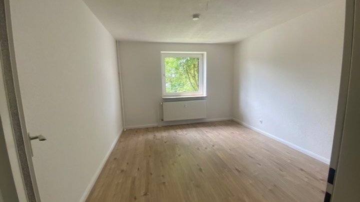 Frisch renovierte 2-Zimmer-Wohnung + Balkon + optional Garage, Brunsbüttel - OTTO STÖBEN GmbH
