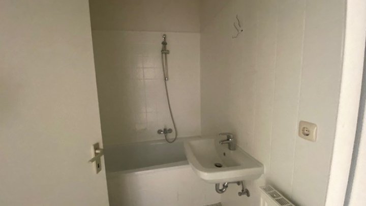 Frisch renovierte 2-Zimmer-Wohnung + Balkon + optional Garage, Brunsbüttel - OTTO STÖBEN GmbH