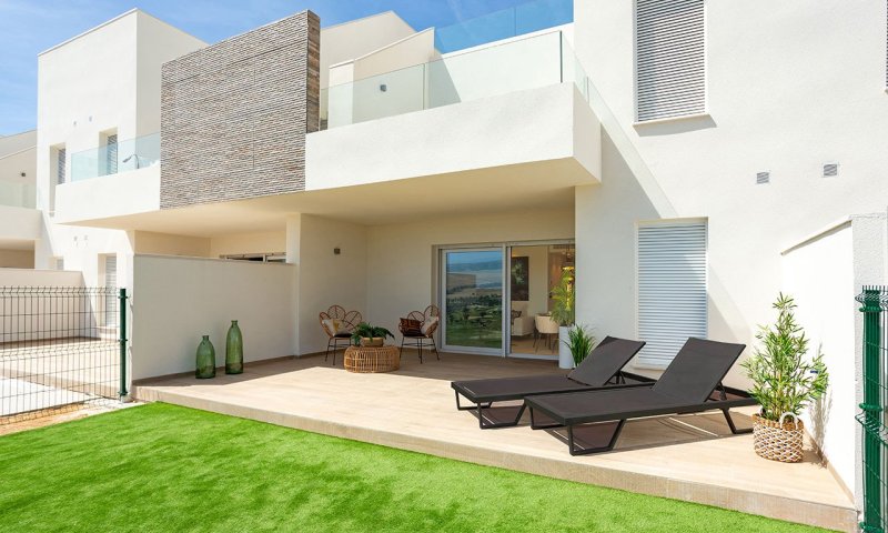 Erdgeschoss-Wohnungen mit 3 Schlafzimmern, 2 Bädern, Klimaanlage und Gemeinschaftspool in der wunderschönen Golfanlage La Finca Resort