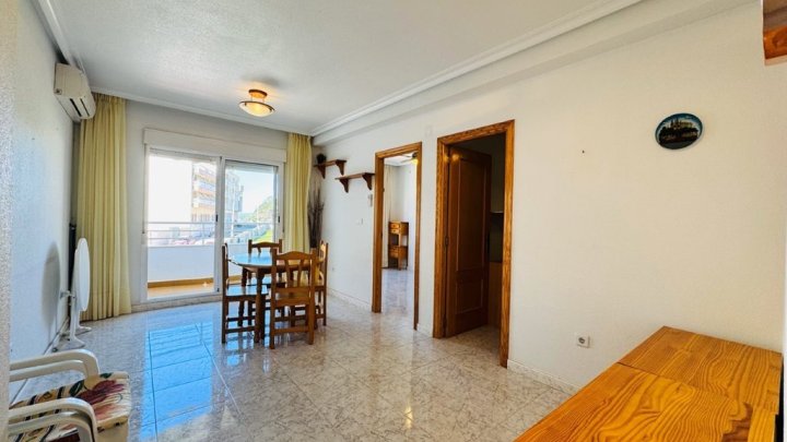 Wohnung mit 2 Schlafzimmern und 1 Bad im Zentrum von La Mata und nur 100 m vom Strand entfernt