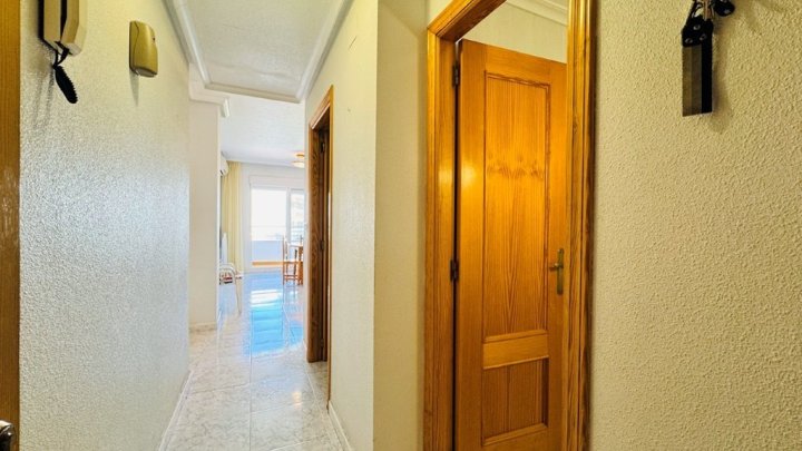 Wohnung mit 2 Schlafzimmern und 1 Bad im Zentrum von La Mata und nur 100 m vom Strand entfernt