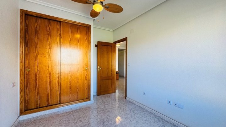 Wohnung mit 2 Schlafzimmern und 1 Bad im Zentrum von La Mata und nur 100 m vom Strand entfernt