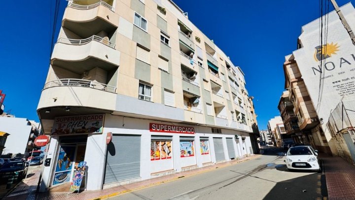 Wohnung mit 2 Schlafzimmern und 1 Bad im Zentrum von La Mata und nur 100 m vom Strand entfernt