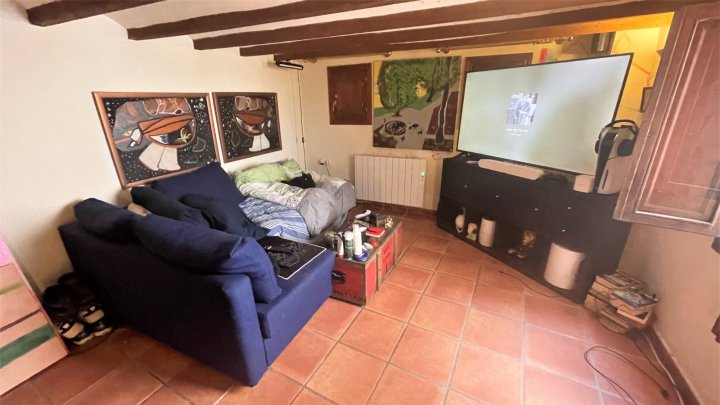 Charmantes, spanisches Stadthaus mit 4 Schlafzimmern und Patio