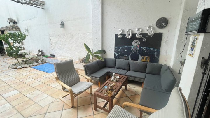 Charmantes, spanisches Stadthaus mit 4 Schlafzimmern und Patio