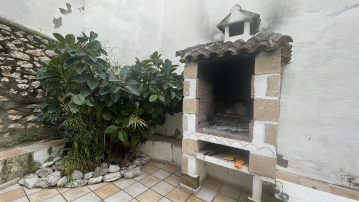 Charmantes, spanisches Stadthaus mit 4 Schlafzimmern und Patio