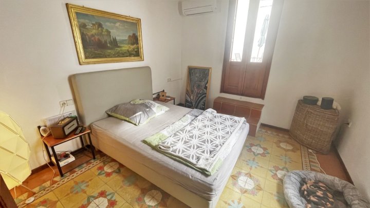 Charmantes, spanisches Stadthaus mit 4 Schlafzimmern und Patio