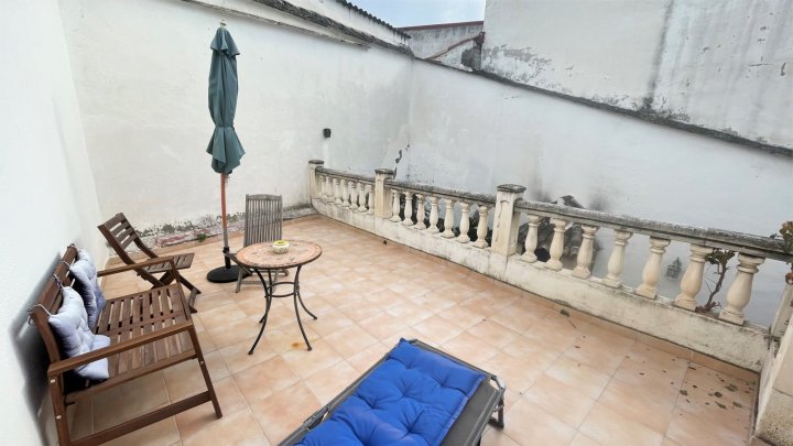 Charmantes, spanisches Stadthaus mit 4 Schlafzimmern und Patio
