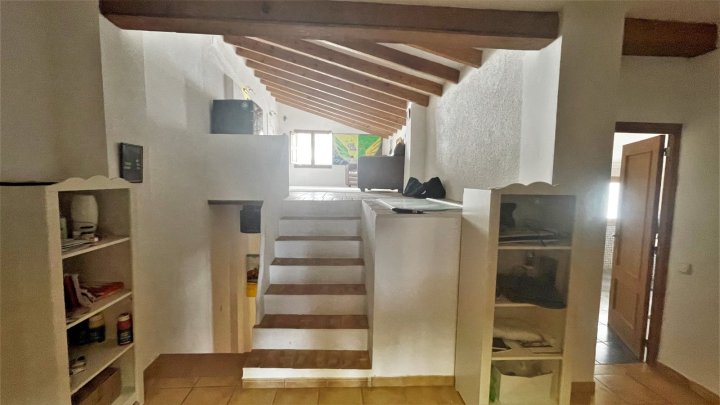 Charmantes, spanisches Stadthaus mit 4 Schlafzimmern und Patio