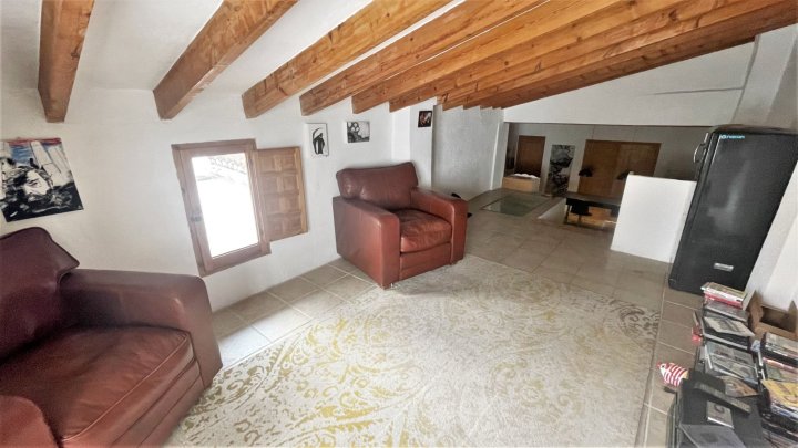 Charmantes, spanisches Stadthaus mit 4 Schlafzimmern und Patio