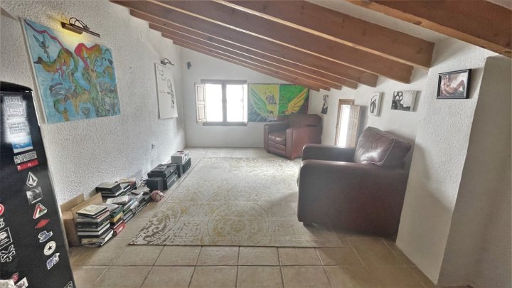 Charmantes, spanisches Stadthaus mit 4 Schlafzimmern und Patio