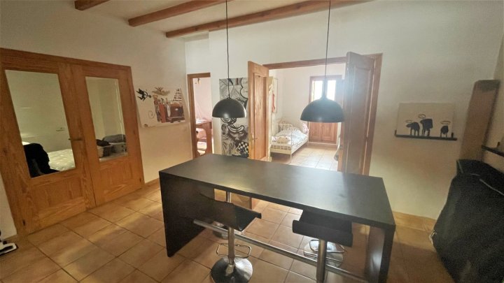Charmantes, spanisches Stadthaus mit 4 Schlafzimmern und Patio