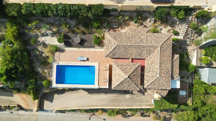 Schöne 3 SZ Villa mit Pool mit Panoramablick, BBQ Bereich, Parkplatz