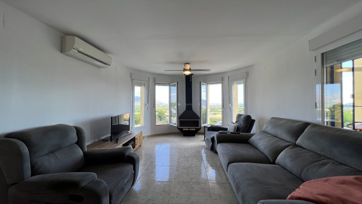 Schöne 3 SZ Villa mit Pool mit Panoramablick, BBQ Bereich, Parkplatz