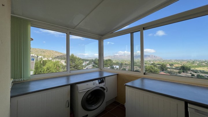 Schöne 3 SZ Villa mit Pool mit Panoramablick, BBQ Bereich, Parkplatz