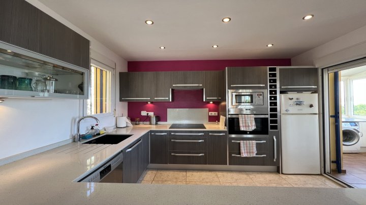 Schöne 3 SZ Villa mit Pool mit Panoramablick, BBQ Bereich, Parkplatz