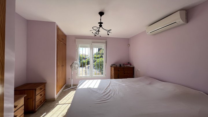 Schöne 3 SZ Villa mit Pool mit Panoramablick, BBQ Bereich, Parkplatz