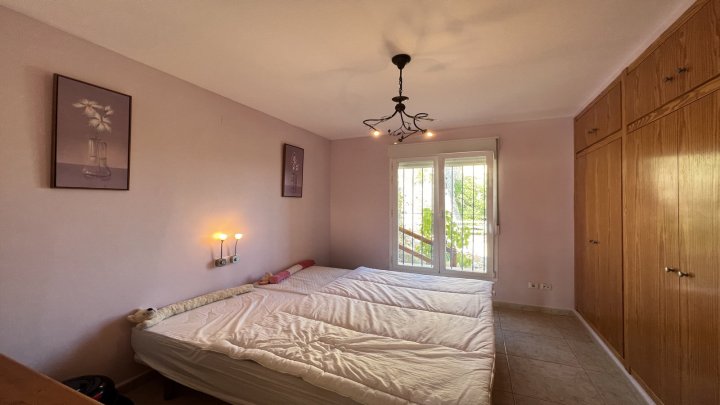 Schöne 3 SZ Villa mit Pool mit Panoramablick, BBQ Bereich, Parkplatz