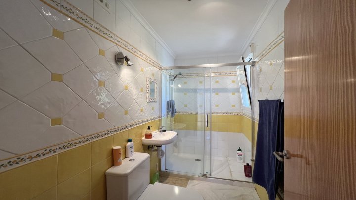 Schöne 3 SZ Villa mit Pool mit Panoramablick, BBQ Bereich, Parkplatz