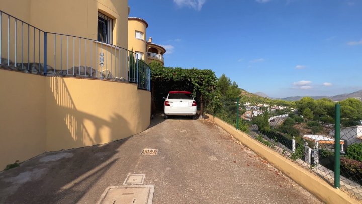 Schöne 3 SZ Villa mit Pool mit Panoramablick, BBQ Bereich, Parkplatz