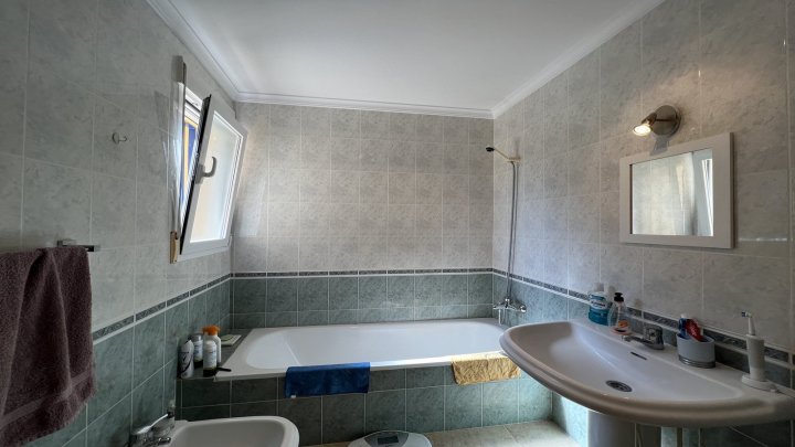 Schöne 3 SZ Villa mit Pool mit Panoramablick, BBQ Bereich, Parkplatz
