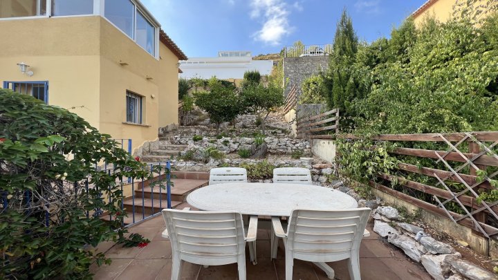 Schöne 3 SZ Villa mit Pool mit Panoramablick, BBQ Bereich, Parkplatz