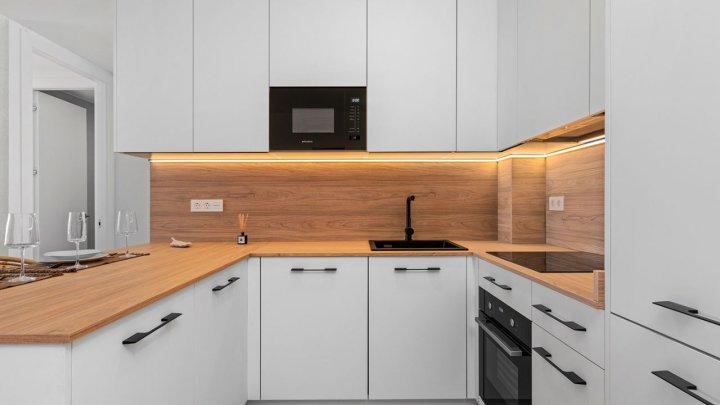 Appartements mit 2 Schlafzimmern, 2 Bädern, Einbauküchen mit Elektrogeräten und Gemeinschaftspool