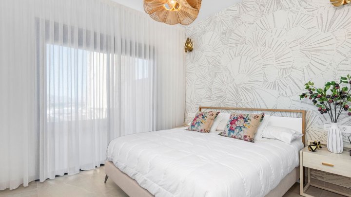 Appartements mit 2 Schlafzimmern, 2 Bädern, Einbauküchen mit Elektrogeräten und Gemeinschaftspool