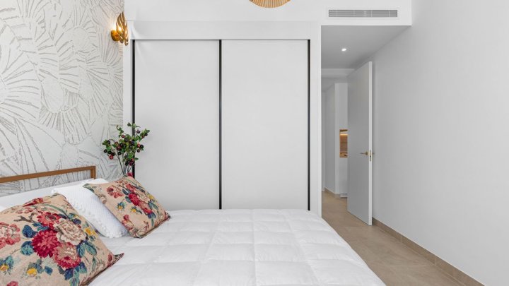 Appartements mit 4 Schlafzimmern, 2 Bädern, Einbauküchen mit Elektrogeräten und Gemeinschaftspool