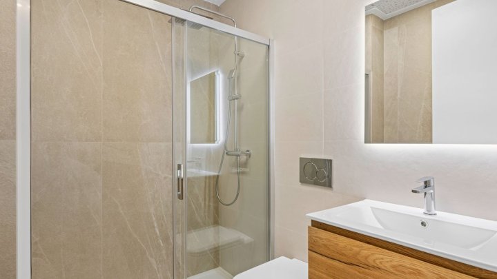 Appartements mit 4 Schlafzimmern, 2 Bädern, Einbauküchen mit Elektrogeräten und Gemeinschaftspool