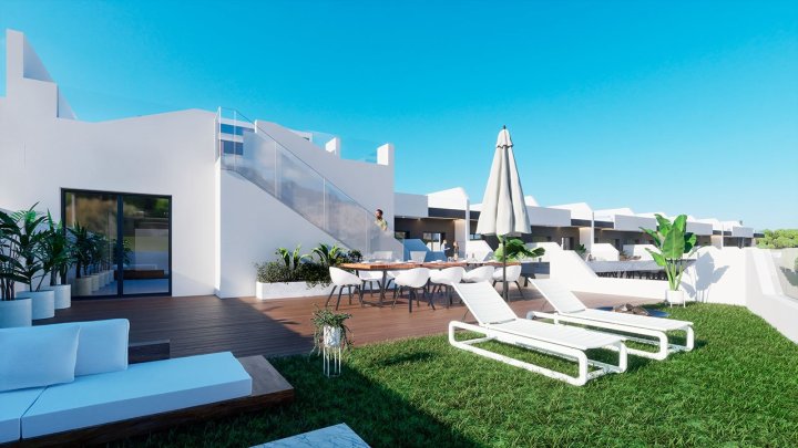 Penthouse-Wohnungen mit 2 Schlafzimmern, 2 Bädern, Dachterrasse, WC, Privatpool und Einbauküchen mit Elektrogeräten
