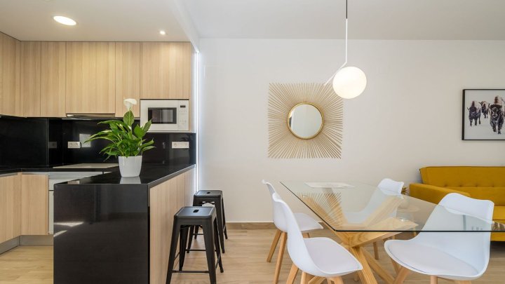 Exklusive Obergeschoss-Wohnungen mit 2 Schlafzimmern, 2 Bädern, Dachterrasse und Gemeinschaftspool