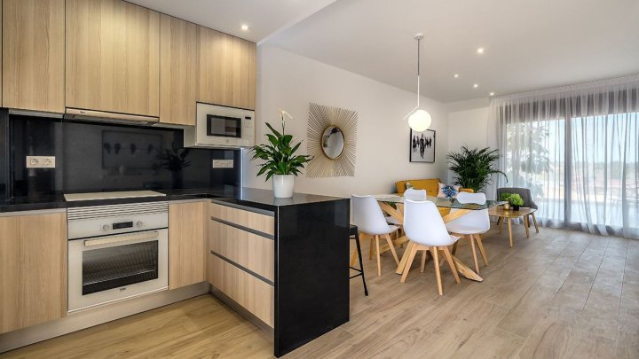 Exklusive Obergeschoss-Wohnungen mit 2 Schlafzimmern, 2 Bädern, Dachterrasse und Gemeinschaftspool