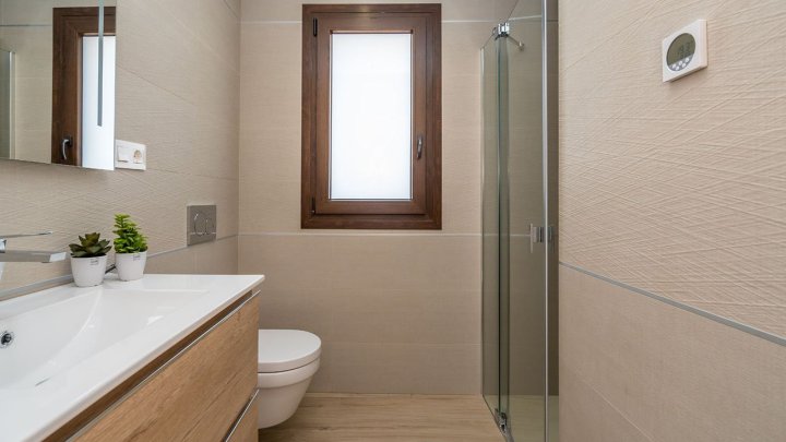 Exklusive Obergeschoss-Wohnungen mit 2 Schlafzimmern, 2 Bädern, Dachterrasse und Gemeinschaftspool