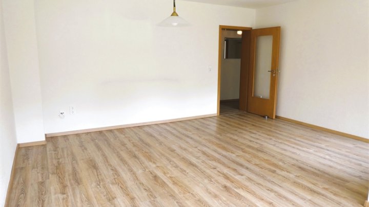KIEL-ELLERBEK: Bezugsfreie und toll renovierte 3-Zimmer-ETW mit Balkon OTTO STÖBEN GMBH